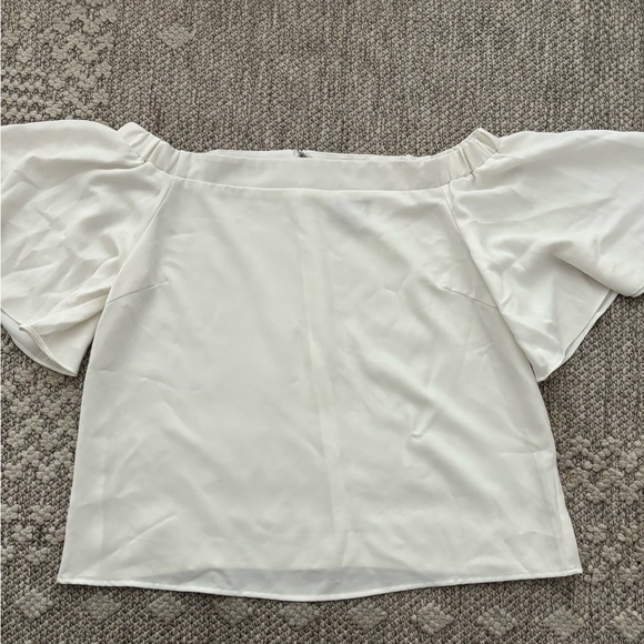 Lily Rain White Off Shoulder Flowy Sleeve Sz Large - Picture 1 of 4